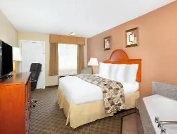 Howard Johnson By Wyndham