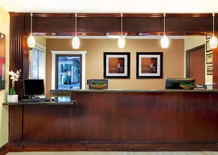 Howard Johnson By Wyndham Motel Lafayette